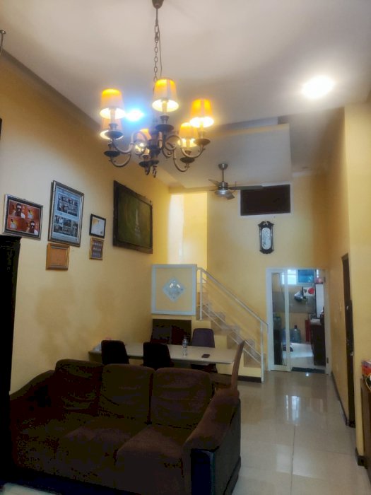 Bangunan kokoh dikawasan ramai by CV Uangland Persada