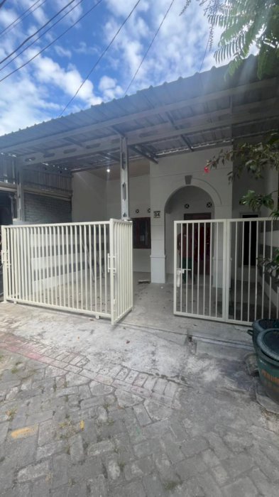 Kontrakan Rumah di Perumahan Alam Bukit Raya di Gresik, Jawa Timur