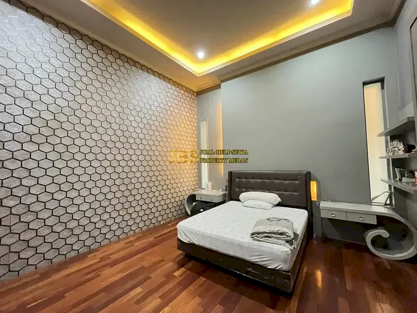 Dijual Villa Hook 2,5 Tingkat di Komplek Cemara Asri - Medan