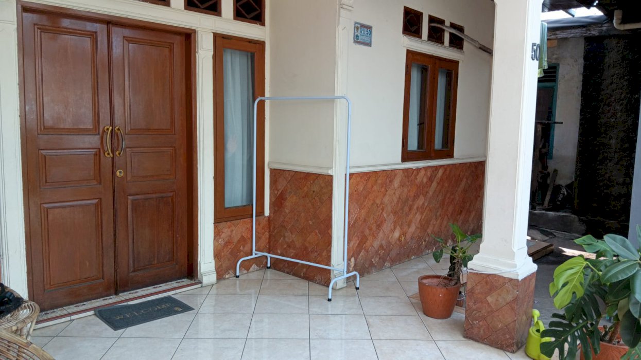 DIJUAL RUMAH INDUK + PETAKAN + KIOS (satu luas tanah)