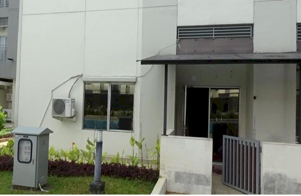 Dijual Apartemen Cosmo Residence 3+1 Bedroom Semi Furnished (0385)