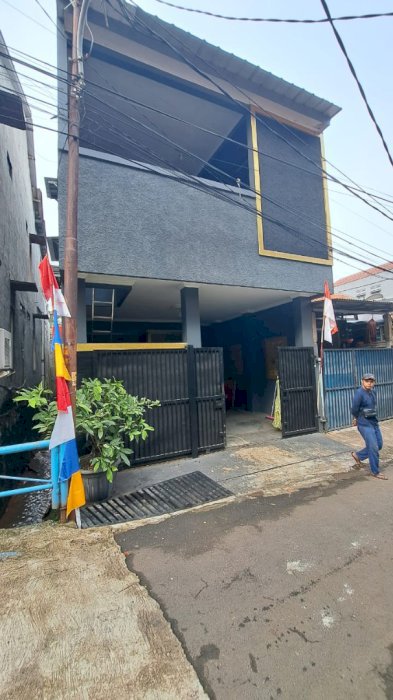 Di jual rumah 2 lantai strategis di Cilangkap Cipayung Jakarta Timur
