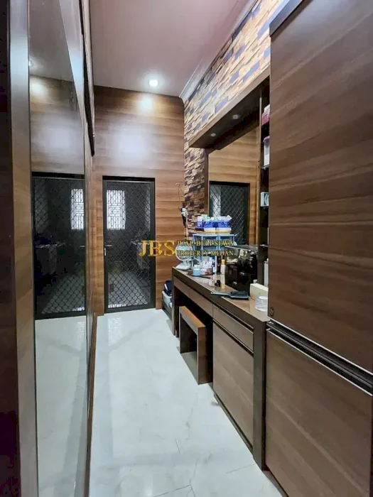 Dijual Rumah 3 Tingkat Lux di Komplek Tenun Indah Jalan Pabrik Tenun