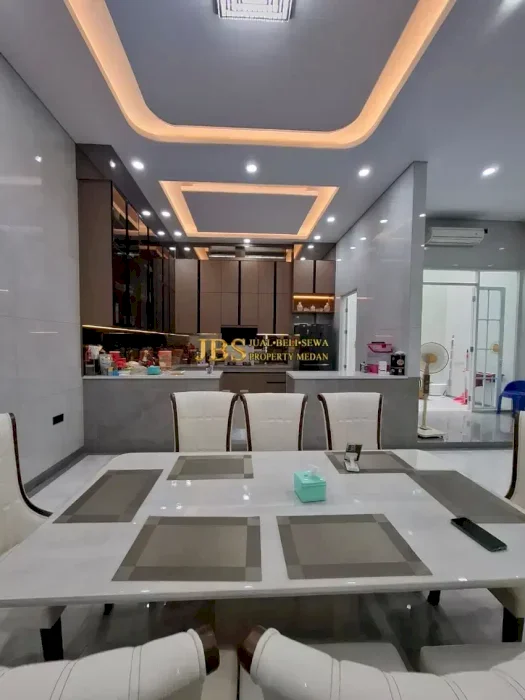 Dijual Villa Lux 3 Tingkat di Komplek Citraland Gama City Cluster