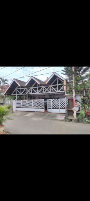 Rumah lama lokasi pusat kota area kost dekat RSPAD gatot subroto