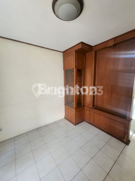 RUMAH DI CITRALAND, SURABAYA