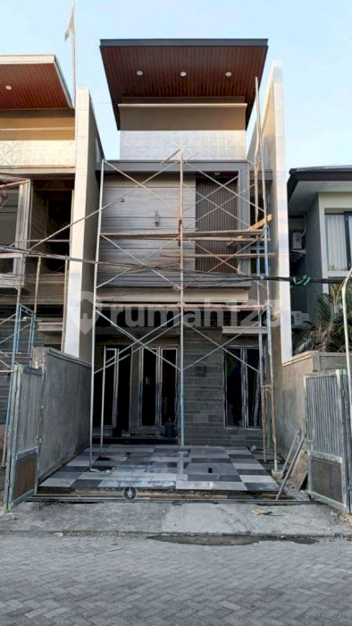 Rumah Di Manyar Bagus