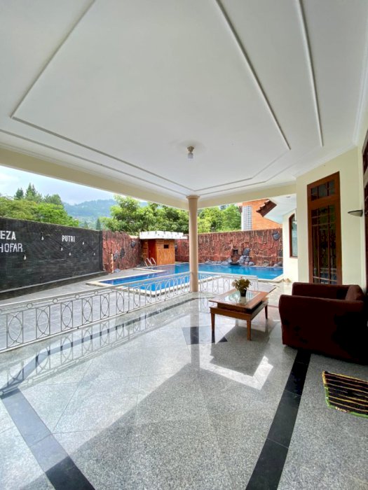 Dijual villa fasilitas menarik lokasi di Cisarua kabupaten Bogor