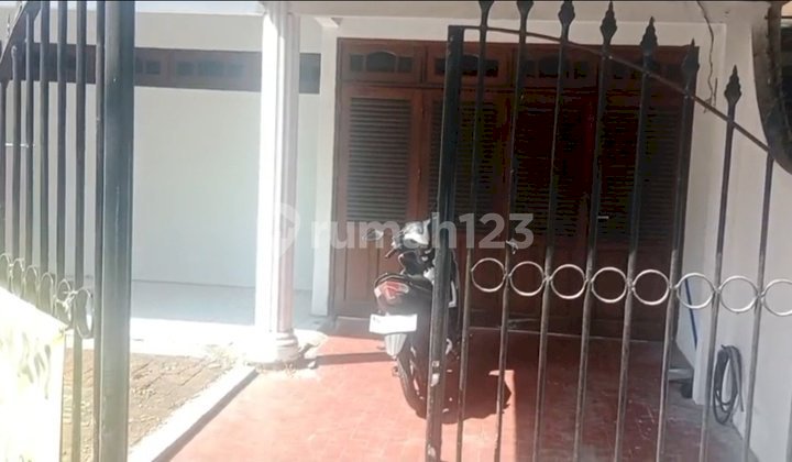 Rumah Di Tenggilis Timur