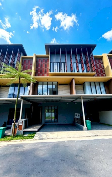 Dijual rumah baru 3 lantai bergaya modern di batam center