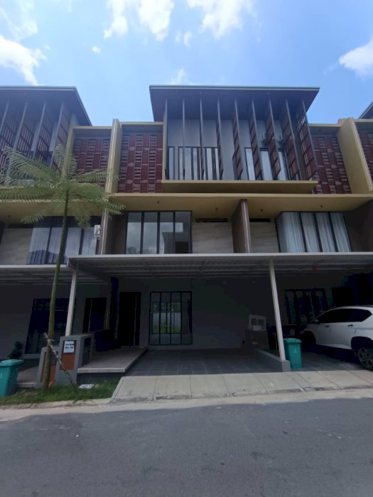Dijual Rumah Siap Huni baru 3 Lantai di kota batam center