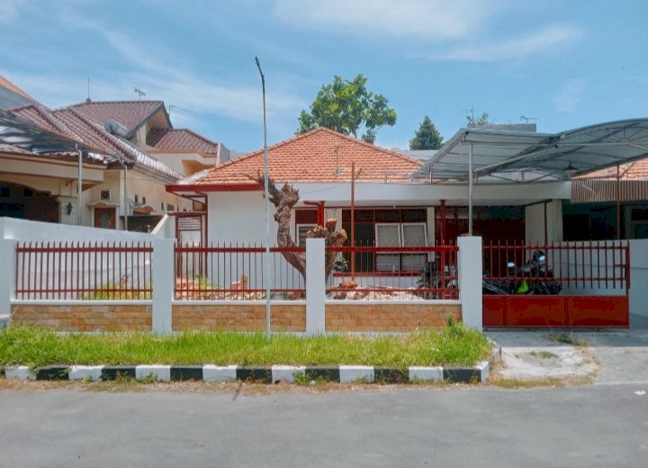 Dijual rumah di kawasan Manyar, Surabaya Timur