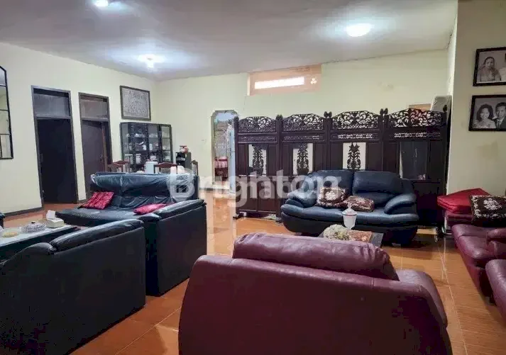 Dijual Rumah Cocok Untuk Usaha Lantai di Ciateul Luas Murah Strategis