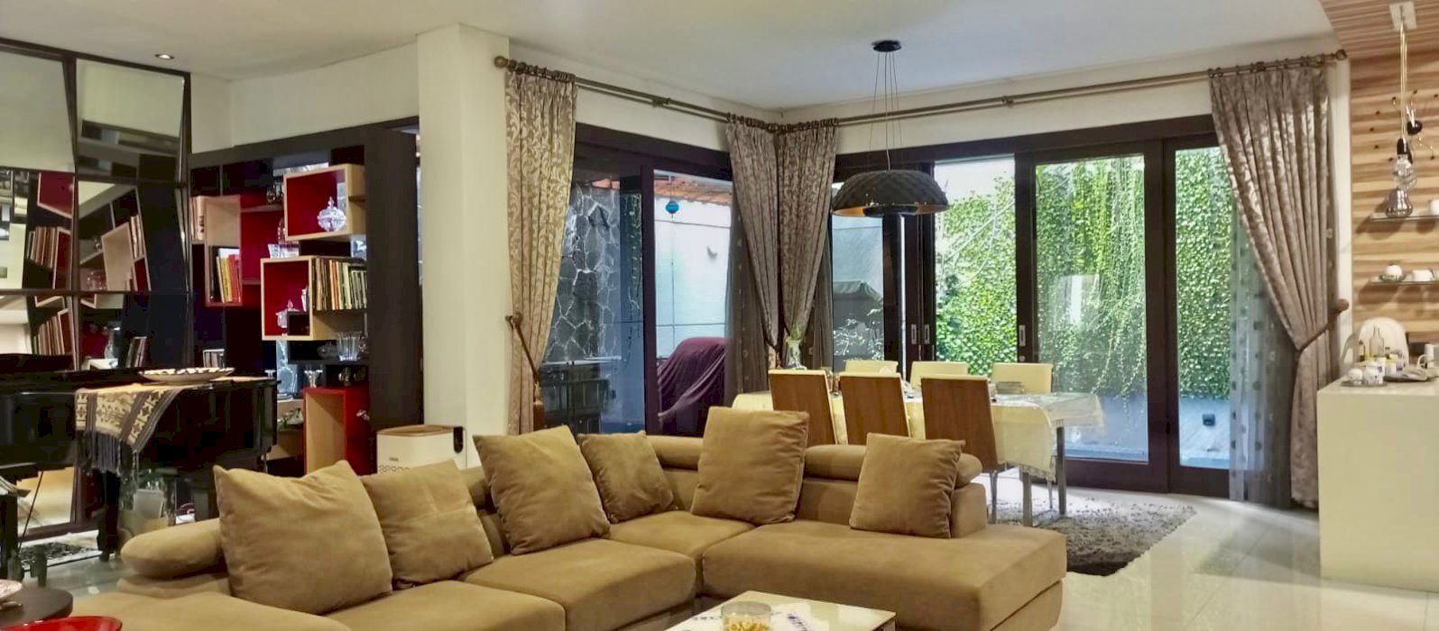 Rumah 3 Lantai Mewah di Margaguna, Kebayoran Baru dengan Kolam Renang