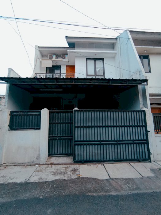 Dijual Rumah 2 lantai Secondary Di Ciputat,Tangerang Selatan.