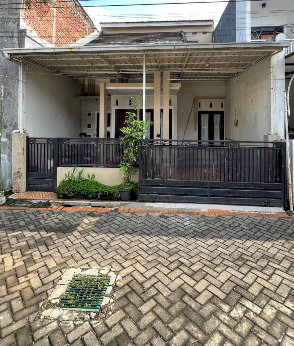 Di jual rumah 2 lantai semi furnished di Sawojajar Malang