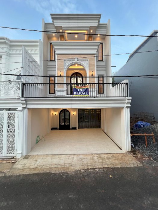 Dijual! American Style House With Private Pool Jakarta Selatan