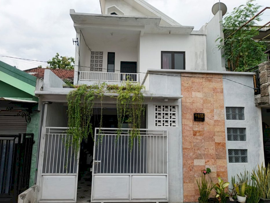 Jual rumah 2 lantai strategis di Perum Putih Permai Kediri