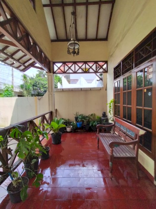 Dijual Rumah Pinggir Jalan sangat Strategis