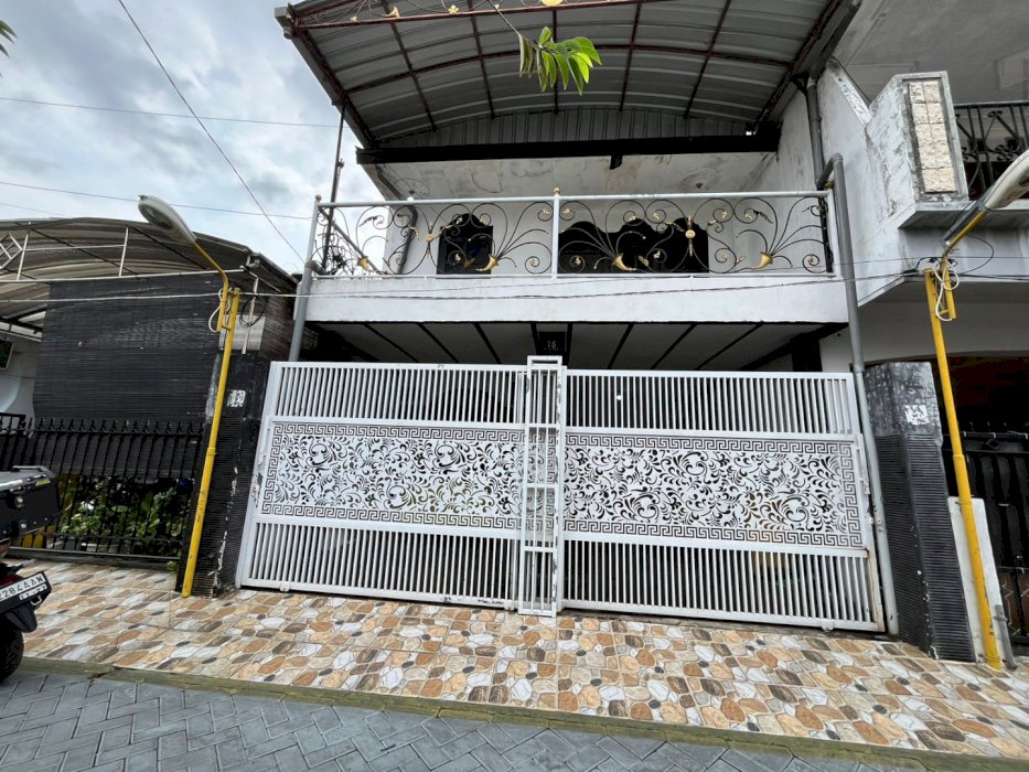 Di jual rumah 2 lantai Kediri kota