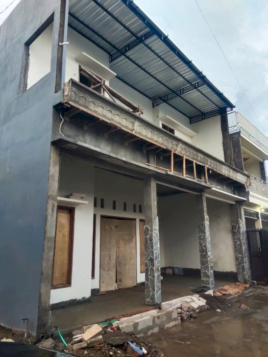 Di jual rumah 2 lantai kota kediri