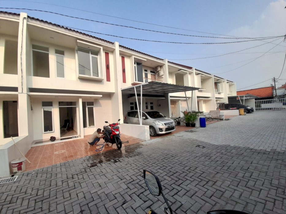 Rumah Cantik! 2 lantai Siap Huni jalan raya jatimakmur.