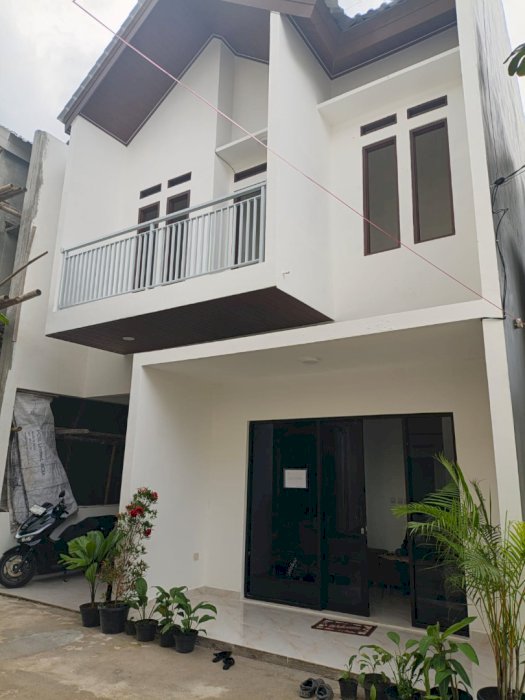 Rumah 2 lantai dijln Batu ampar condet Jakarta timur