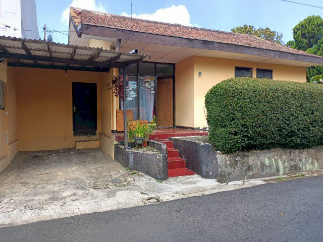 Dijual hanya tanah (bangunan rumah bonus)