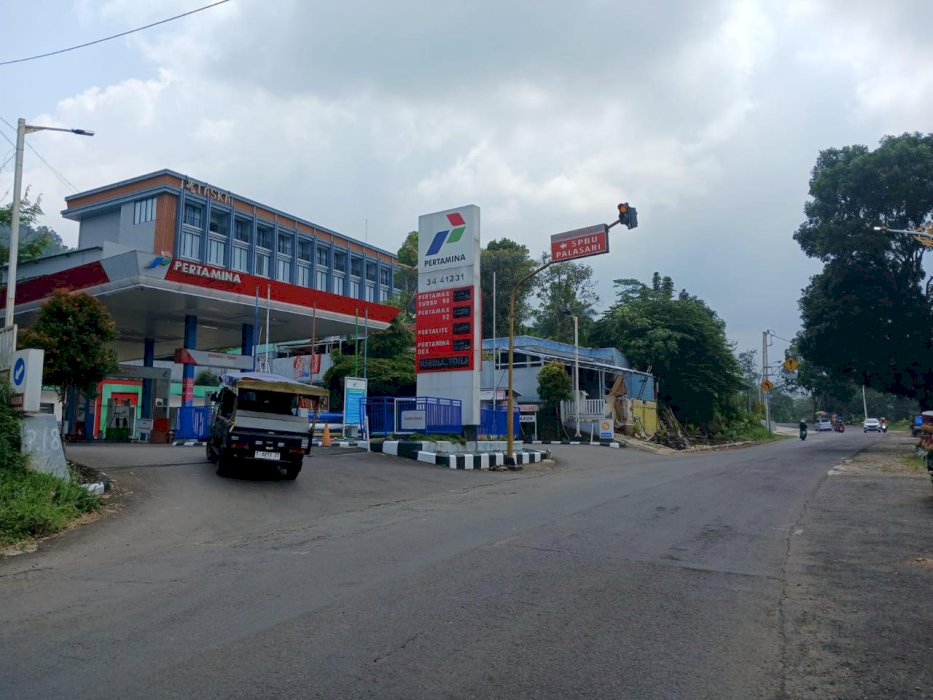 Dijual Tempat Usaha (SPBU) Jalan Raya Palasari di Ciater Subang