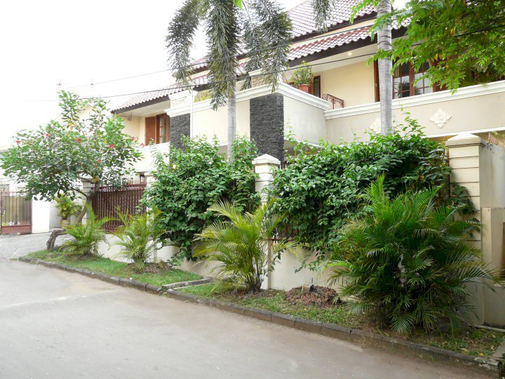 Dijual Rumah Besar di Bintaro Jaya Sektor 9 Tangerang Selatan