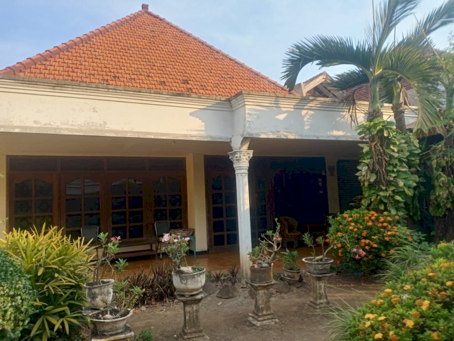 Rumah Jalan Kutai Darmo Surabaya, Bangunan 1,5 Lantai, Lebar 13.4