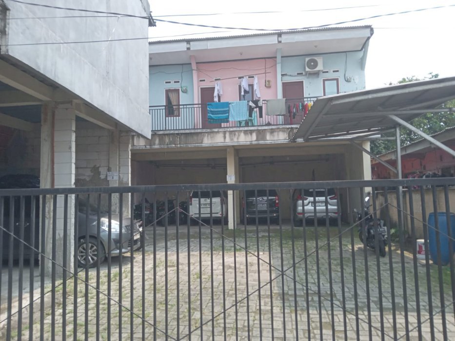 Kontrakan rumah 7 pintu dan kontrakan parkiran mobil