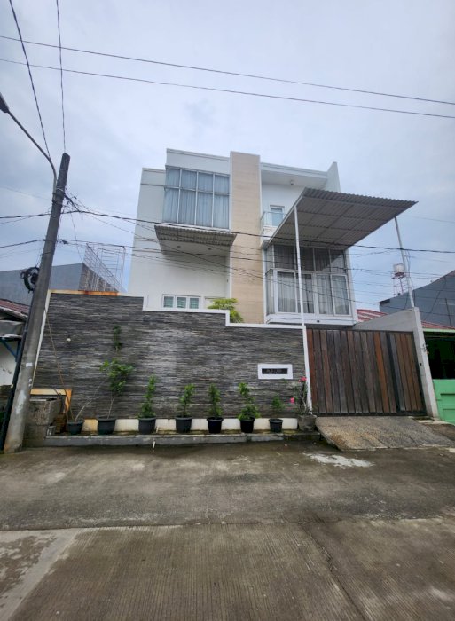 Dijual Rumah Mewah 3.5 Lantai - Taman Kencana, Cengkareng