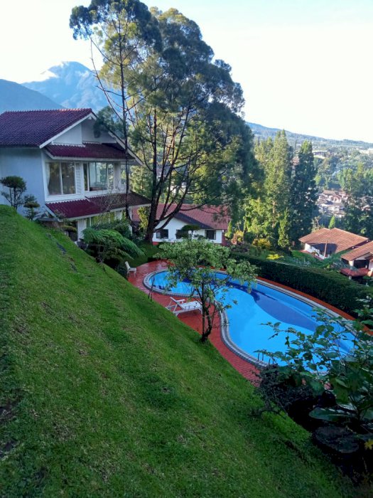 Di sewakan villa mewah lokasi strategis di Cisarua Puncak Bogor