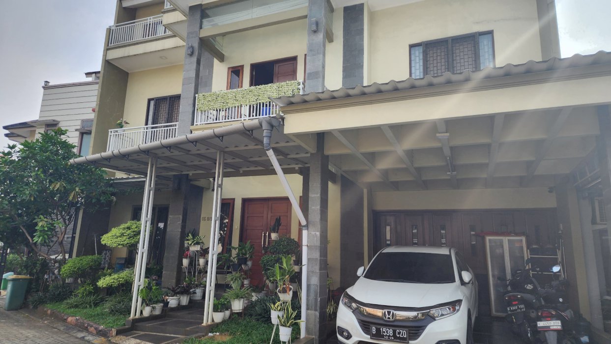 RUMAH 3 LANTAI MODERN LANTAI JUAL BU