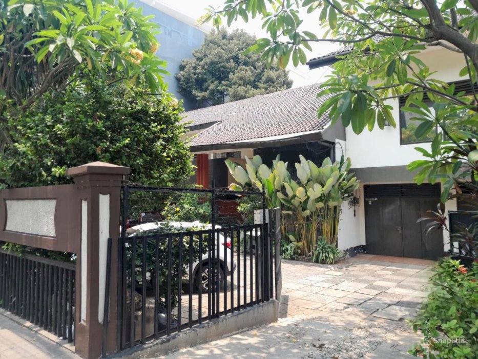 Rumah Tinggal + Rumah Kos Eksklusif 24 Kamar Jakarta Selatan