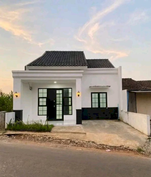 RUMAH DEKAT PINGGIR JALAN, AKSES MOBIL+CARPORT-NANGGELA BOJONG!