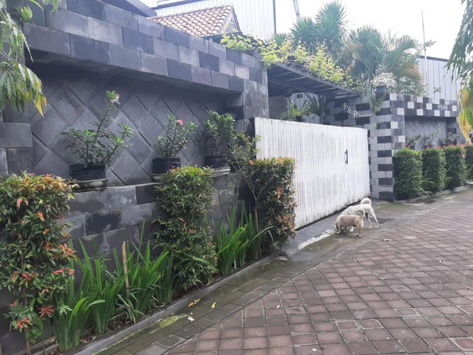 DIJUAL&DISEWAKAN VILLA 2 LANTAI DI LINGKUNGAN TENANG!