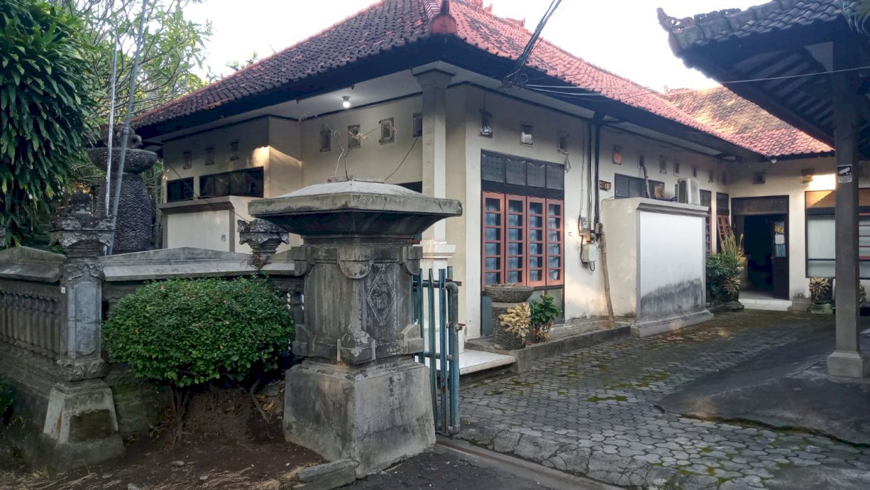 Disewakan Rumah dan kantor strategis  sebelah SE Lumintang
