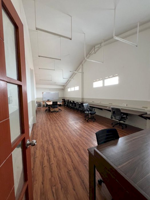 GEDUNG RUANG USAHA STRATEGIS 2 LANTAI JL BKR BANDUNG