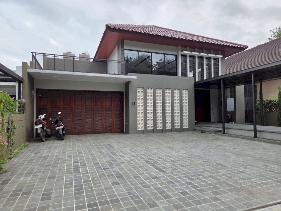 RUMAH MEWAH + KOLAM RENANG DI DAGO PAKAR BANDUNG