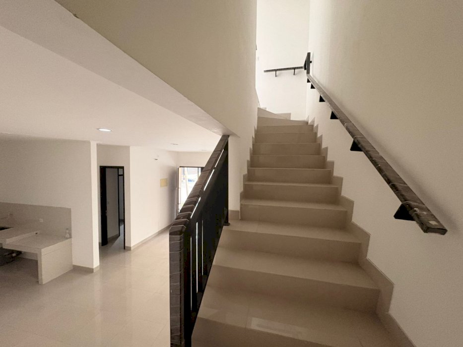 DISEWAKAN RUMAH DI PIK 2 CLUSTER FLORIDA