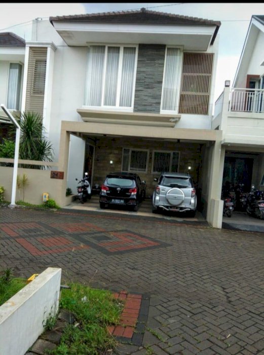 Di jual rumah 2 lantai lokasi strategis di Sawojajar Malang