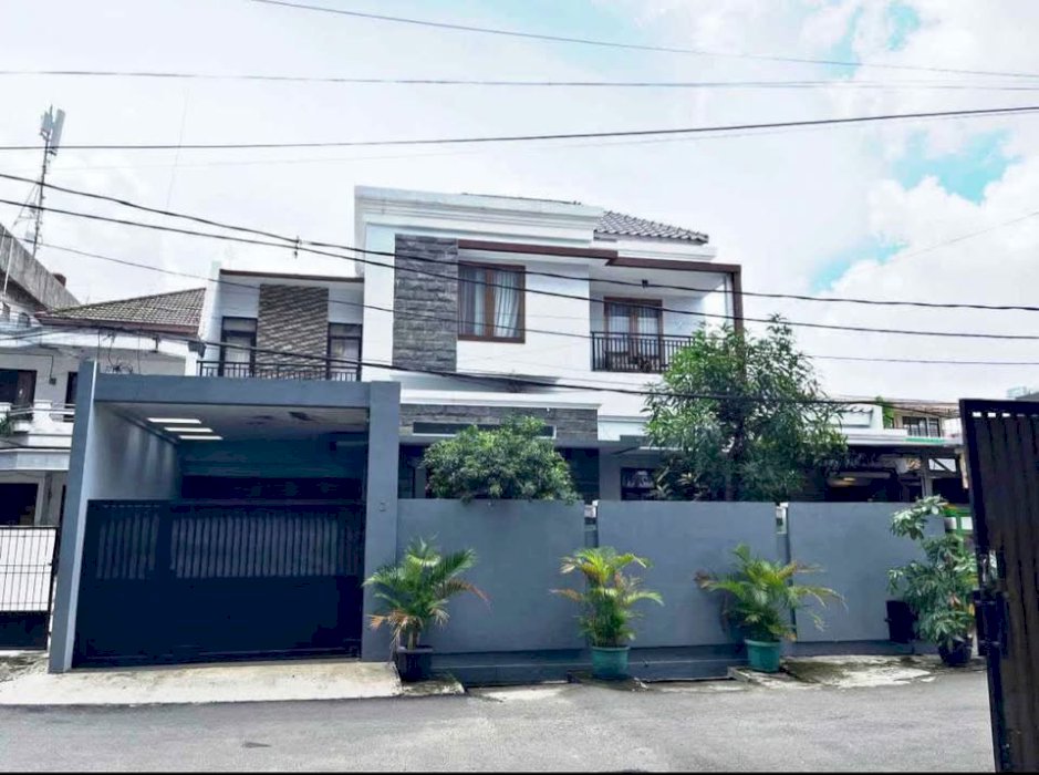 DIJUAL RUMAH STRATEGIS AREA RADIO DALAM JAKARTA SELATAN