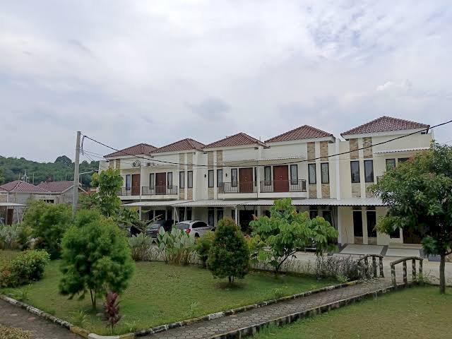 Take over rumah 2 lantai BU