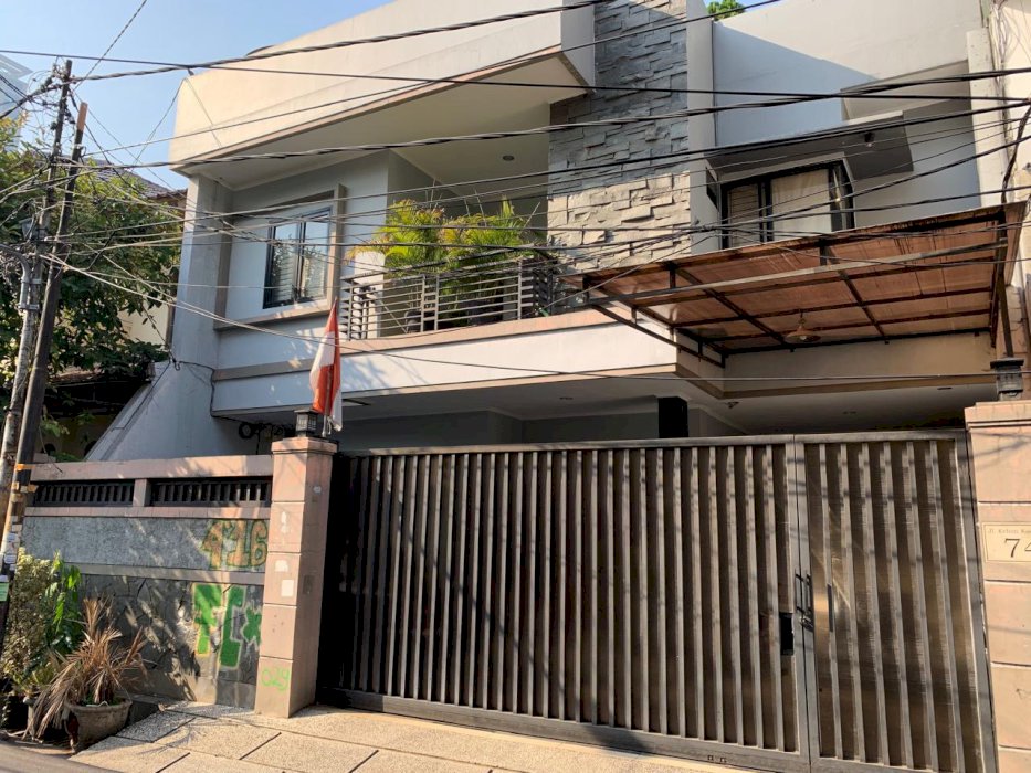 Dijual Cepat - Rumah Asri Minimalis Kontenporer Letak Strategis