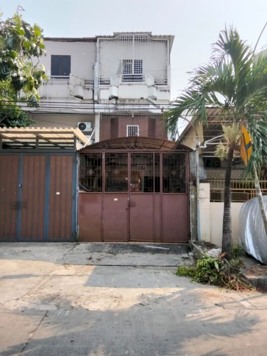 Dijual Ruko 3 Lantai Strategis  di Tambora Jakarta Barat