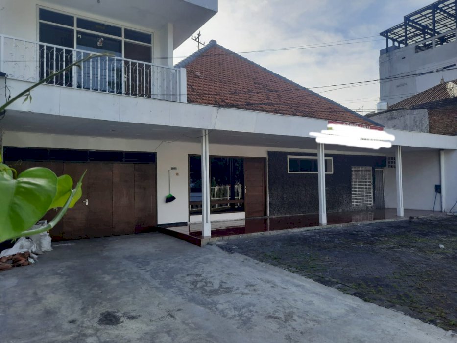 Rumah resto di surabaya pusat