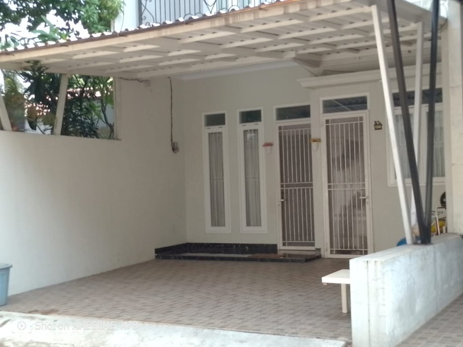 DISEWAKAN RUMAH MEWAH SEMI FURNISHED STRATEGIS DI CIPEDAK
