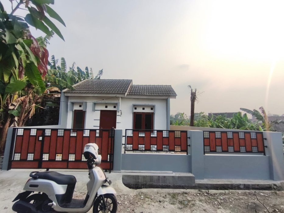 DIJUAL RUMAH BESERTA TANAH DI PERUMAHAN GRIYA SURADITA INDAH CISAUK!